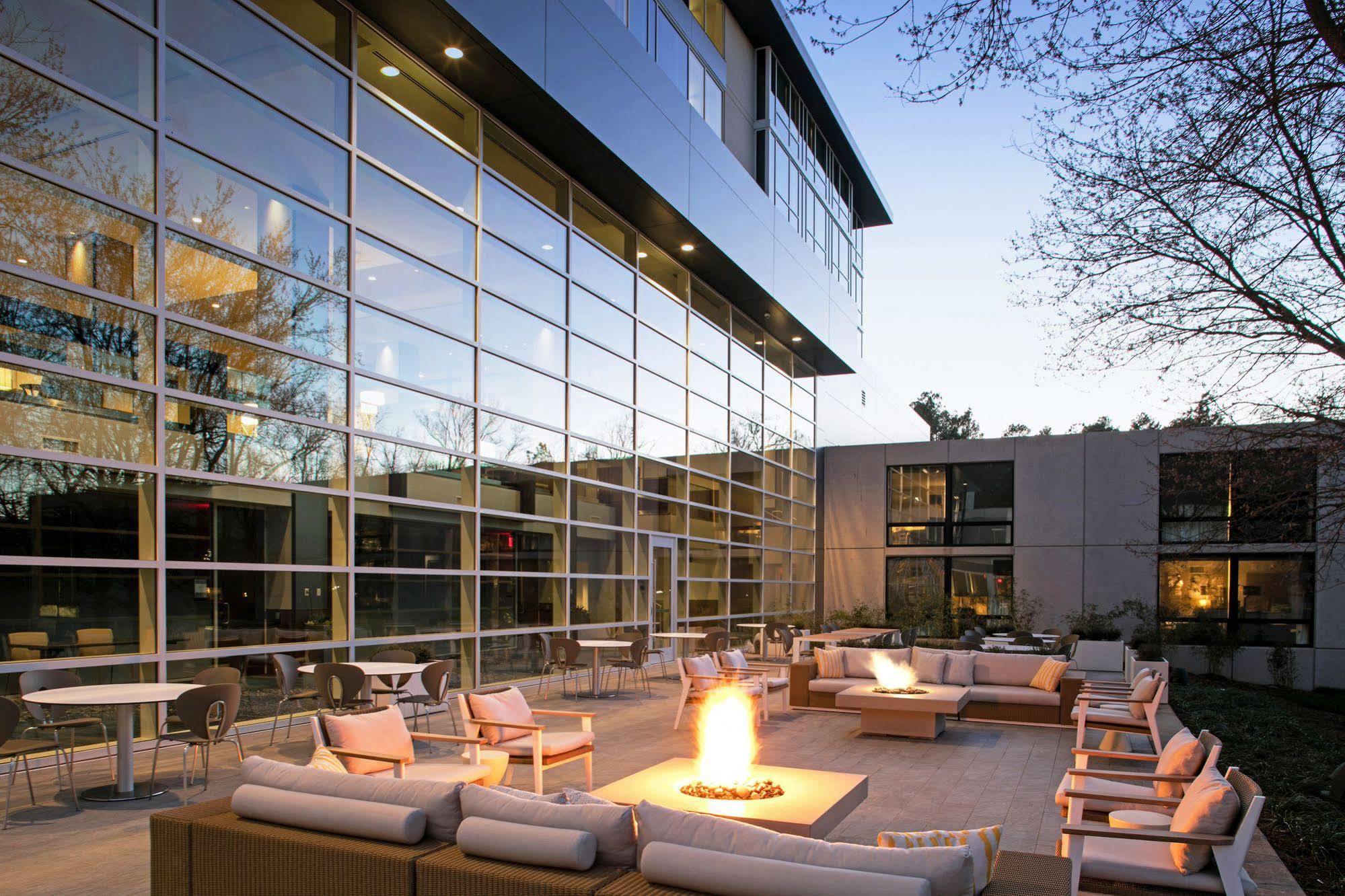 Jb Duke Hotel Durham Bagian luar foto